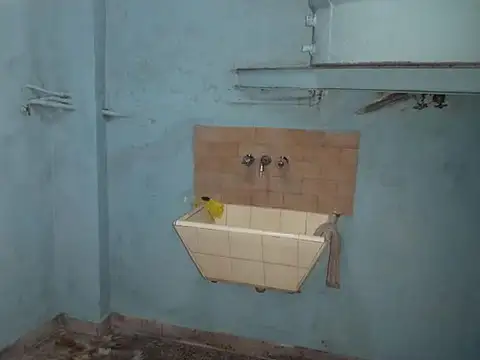 Ph 2 Ambientes muy amplio 1° piso por escalera.