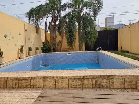 Casa en Venta con 4 cocheras