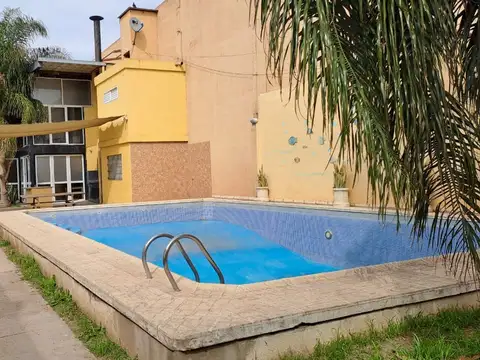 VENTA CASA TIPO LOFT B° S.JUAN BAUTISTA CON PILETA