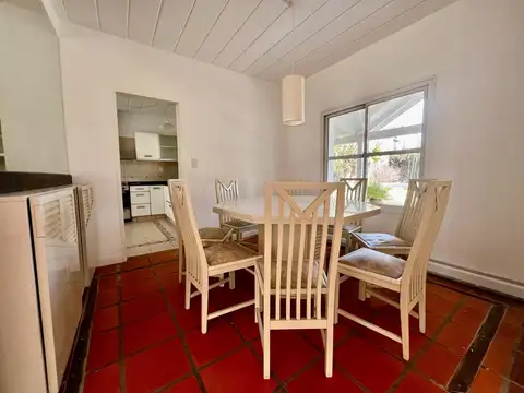 Casa 5 ambientes con 3 baños