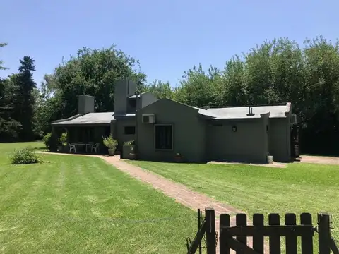 EXCELENTE CASA QUINTA EN VENTA EN BENAVIDEZ. INMEJORABLE ARBOLEDA