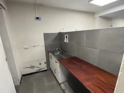 VENTA DE DEPOSITO CON OFICINAS ZONA NORTE