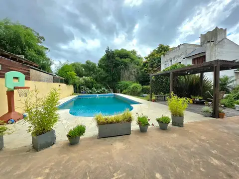 Venta Casa parque y piscina Barrio La Florida