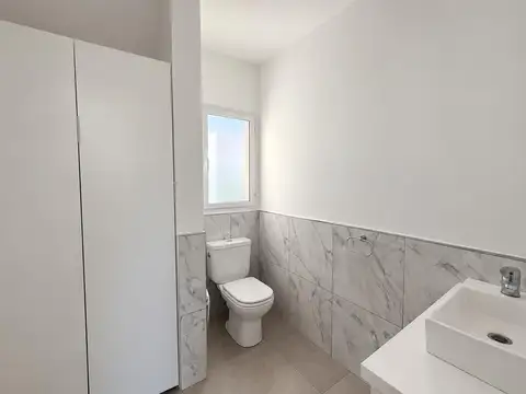 Casa en Alquiler con 5 cocheras