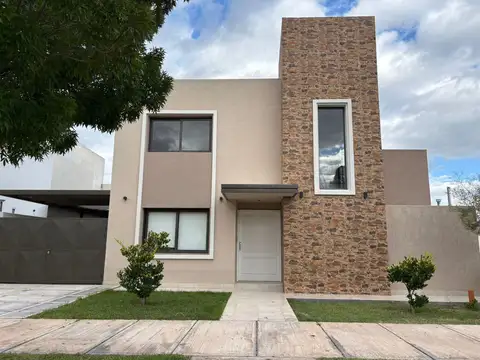 Regalado Olguin s/n - Barrio La Bastilla