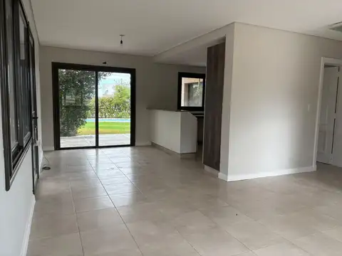 Casa 5 ambientes con 2 baños
