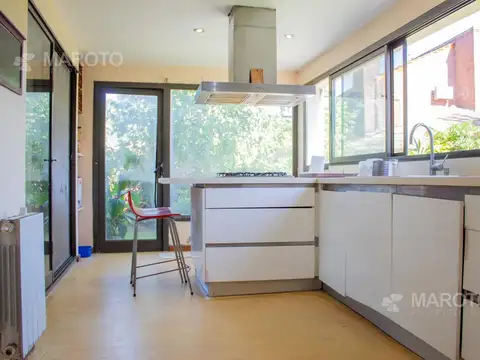 Casa 10 ambientes con 3 baños