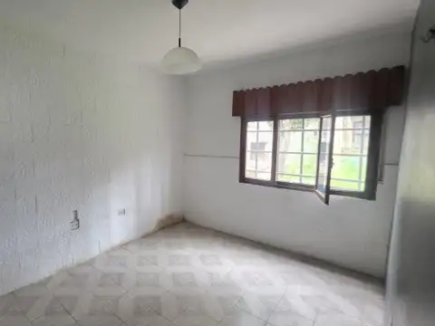 OPORTUNINDAD DE CASA A LA VENTA EN LIBERTAD, MERLO - BS.AS. CON LINDO PATIO Y GARAGE O QUINCHO...