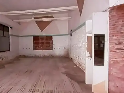 Venta local céntrico sobre avenida Miramar