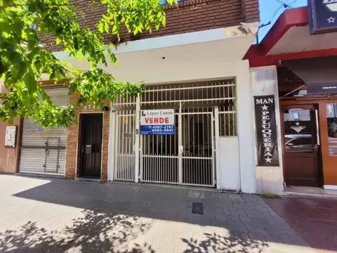 Encantadora Casa con Jardín y Cochera a una Cuadra de Estac.
