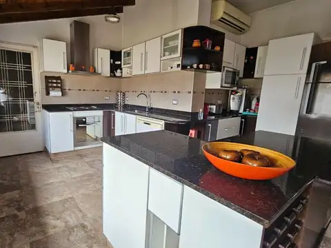 VENTA CASA 5 AMBIENTES 430 M2 CASTELAR NORTE