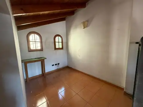 Depto Tipo Casa en Alquiler con 2 cocheras