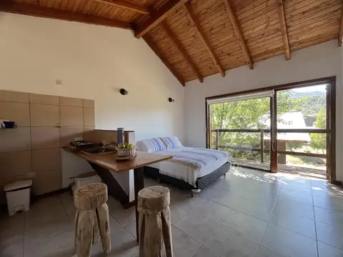 ALQUILER permanente monoambiente con balcón. Centro Villa la Angostura