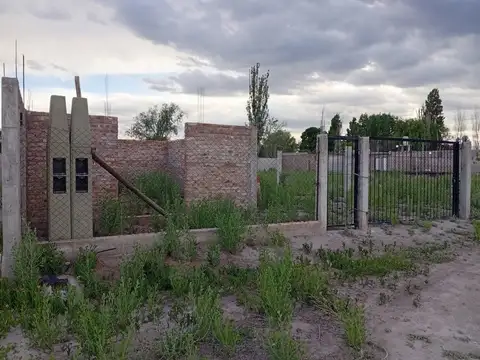 LOTE Y CONSTRUCCION BARRIO VICTORIA