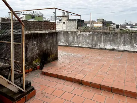 Casa 4 ambientes con 2 baños