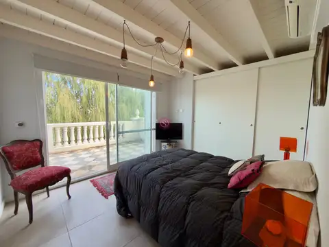 Casa en Venta con 4 cocheras