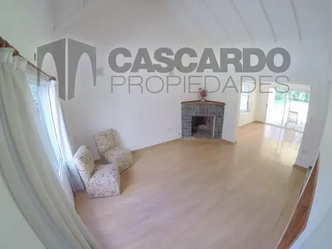 Chalet de 4 ambientes con piscina en barrio privado El Lauquen Club de Campo