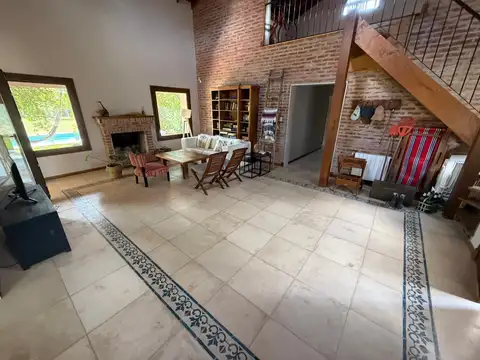 Casa 6 ambientes con 2 baños