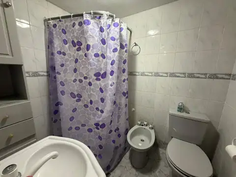 Casa 2 ambientes con 1 baño