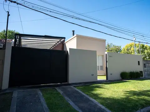 Casa - Venta - Argentina, Manuel B Gonnet - calle 489 1890