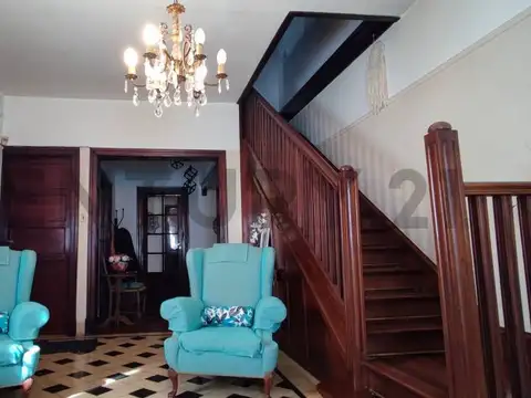 Casa 6 ambientes con 2 baños