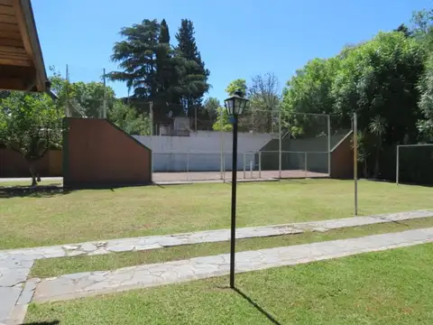 Quinta sobre 1100m2 - 2 Dorm
