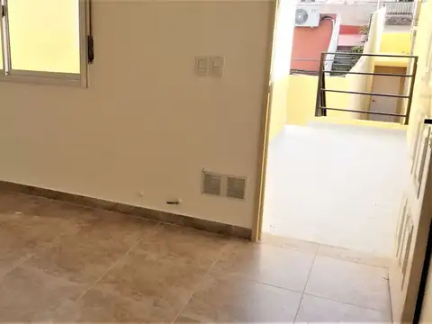Depto Tipo Casa 2 ambientes con 1 baño