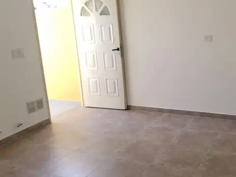 Depto Tipo Casa en Alquiler en Villa Bosch, $ 490.000