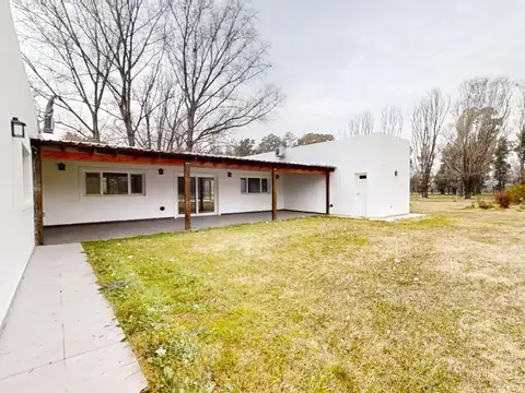 Casa Chacra en Venta en El Solar De Capilla con Pileta y Jardín
