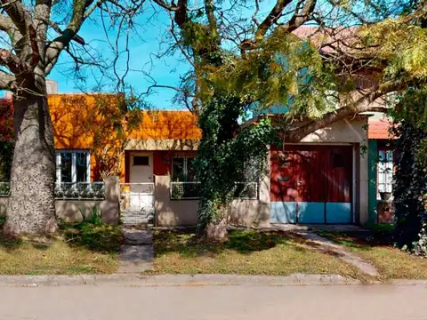 VENTA CASA 3AMBIENTES CON JARDÍN–BARRIO EL GAUCHO