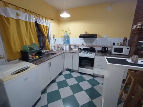 Casa 3 ambientes con 2 baños