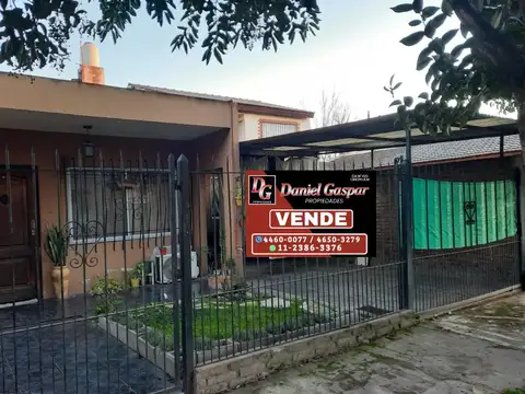 VENTA – CASA 3 AMBIENTES EN LOTE PROPIO – EXCELENTES CONDICIONES