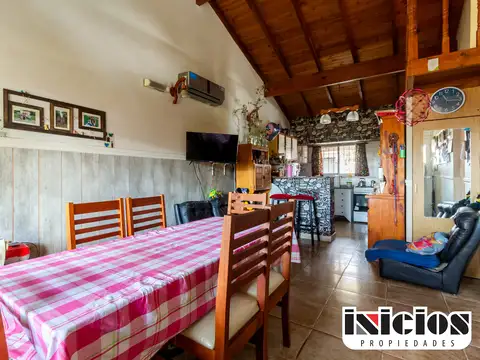 Casa 4 ambientes con 2 baños