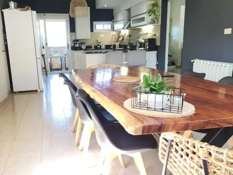 Casa 5 ambientes con 2 baños