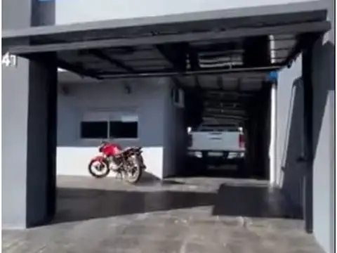 Casa en Venta con 5 cocheras
