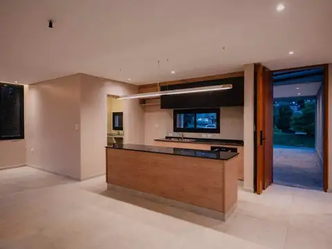 Casa 6 ambientes con 3 baños