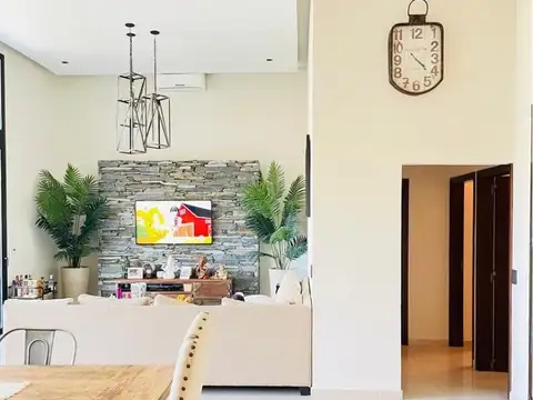 Casa 4 ambientes con 3 baños