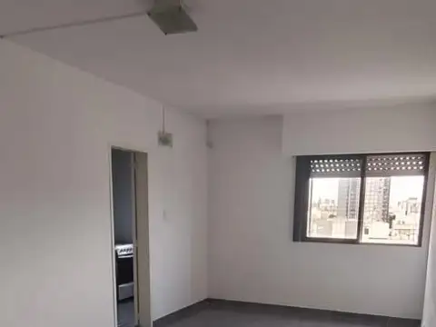 Dos ambientes muy luminoso al frente