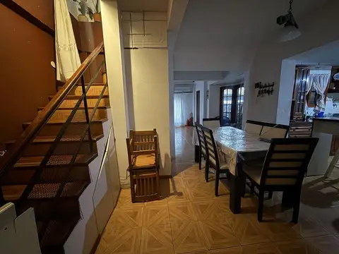Depto Tipo Casa 3 ambientes con 2 baños