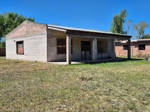 Casa 4 ambientes con 2 baños