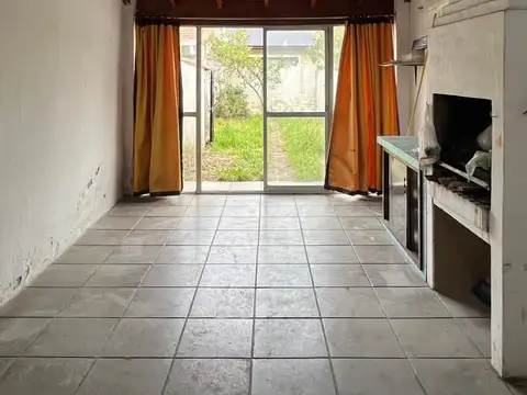DUPLEX DE 3 AMB CON PARQUE. QUINCHO Y ENTRADA DE AUTO