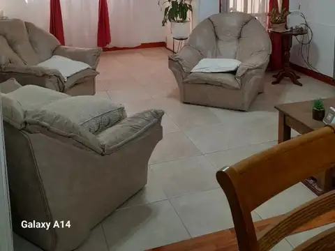 VENTA Casa  3 Ambientes-IDEAL DOS FLIAS- FONDO,- DEPTO