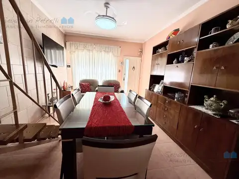 PH en venta de 4 ambientes entrada independiente, patio semi cubierto, balcon y terraza en San Justo