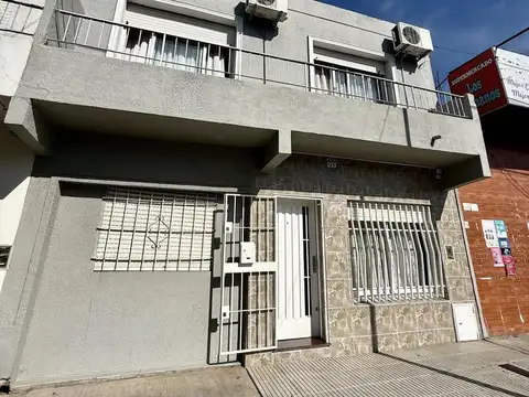 PH de 4 ambientes independiente y luminoso en San Justo