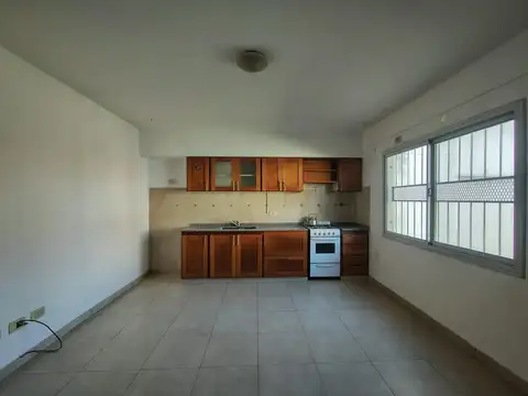 Departamento en Alquiler en Castelar Norte, $ 650.000