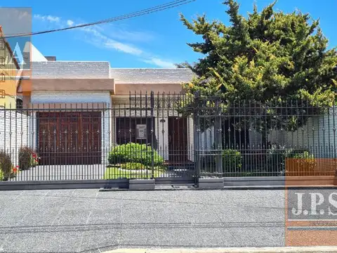 Casa 3 Ambientes 180 m² - Garage 3 Autos - Quincho - San Justo