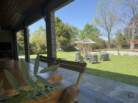 Casa 4 ambientes con 2 baños