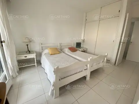 Venta apartamento un dormitorio primera línea playa mansa, Punta del Este