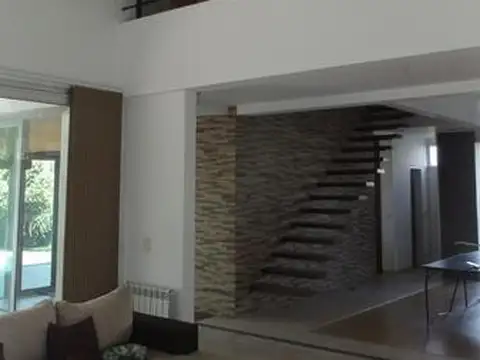 Casa 10 ambientes con 3 baños
