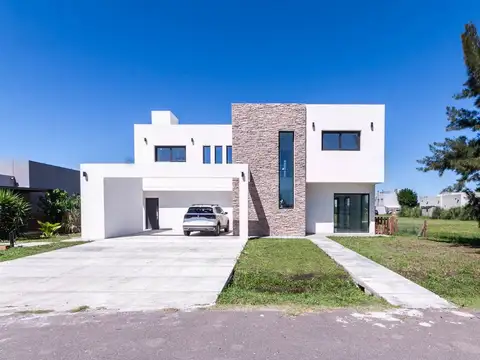 Importante casa en venta en Solar de Alvarez.